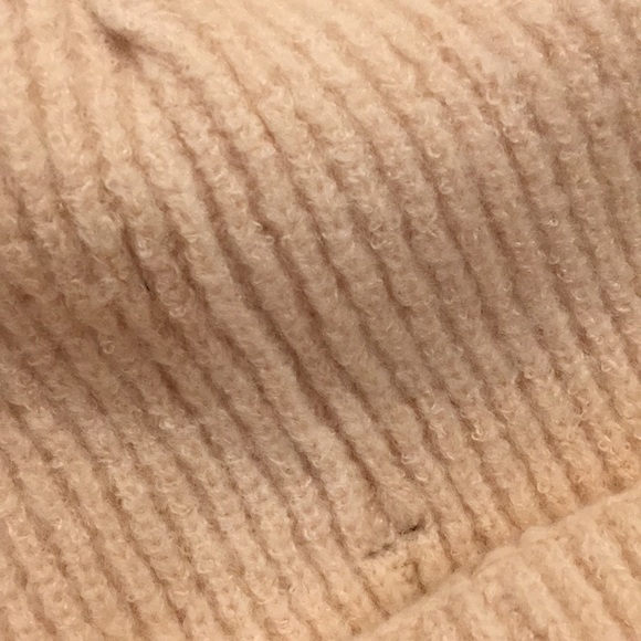 Steve Madden Woolen Knit Cap Peach and Pearl Accents NWT OSFM - Picture 9 of 11